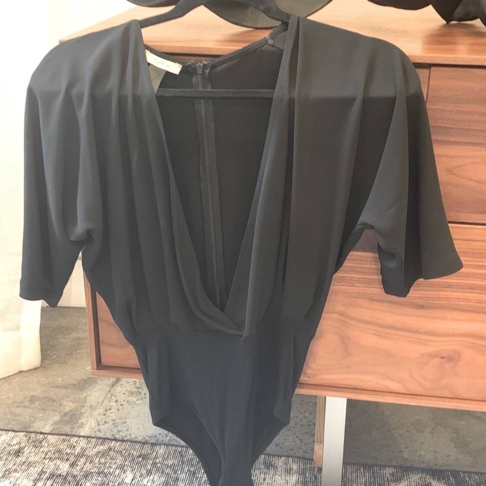 Black Crepe low ‘V’ neck bodysuit
